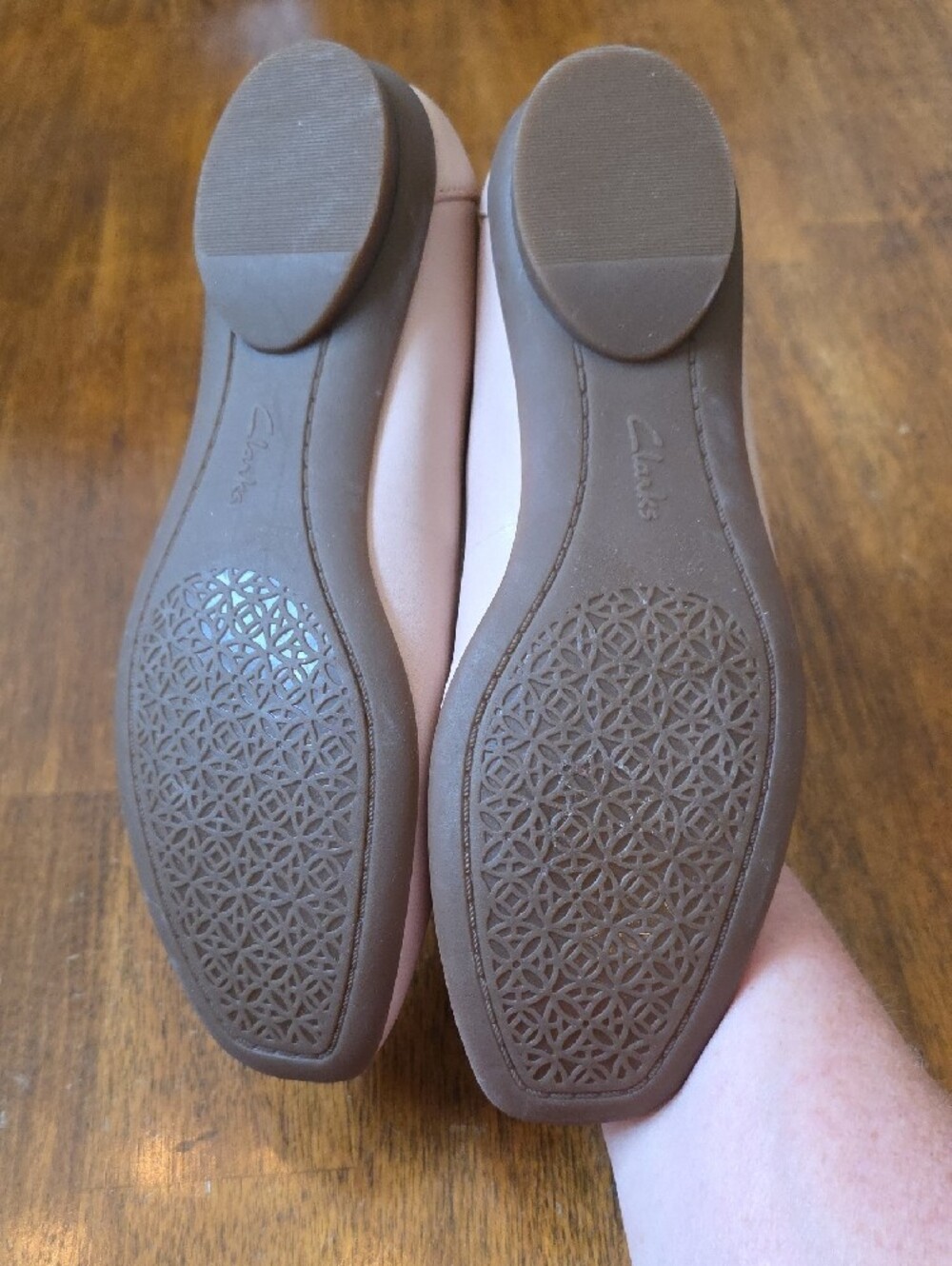 NWOT Clarks Candra Blush Leather Ballet Flats with Medallion Detail Sz 6.5 - Picture 3 of 9